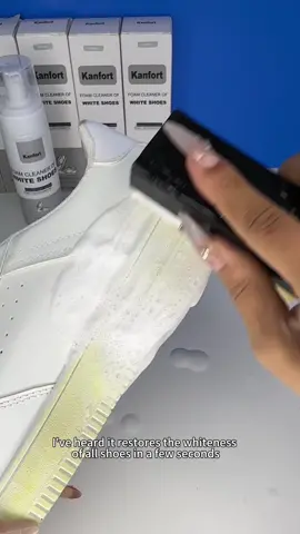 Please recommend it to anyone who loves wearing little white shoes 