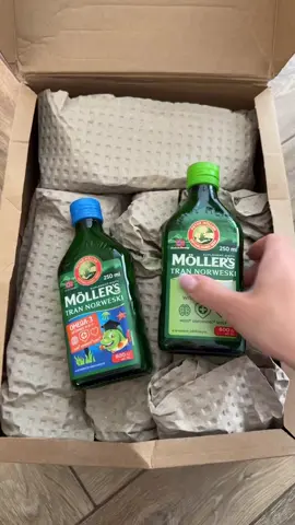 Mollers Tran omega-3 норвезький рідкий рибʼячий жир зі смаком лимона та овочевий смак, іде для дорослих і дітей від 3х років, 250 мл👌. Якісний і чистий рибʼячий жир який має приємний смак д. Омега-3, ДГК та ЕПК підтримує роботу мозку та серця. Вітамін А необхідний для нормального зору Вітамін D підтримує імунітет, зміцнює кістки та зуби. Вітамін Е діє як важливий антиоксидант. Склад: олія печінки тріски (риба), жирні кислоти омега-3 (ДНА, ЕРА), вітамін А, D, натуральний аромат, DL-альфа-ацетат, токоферол (вітамін Е), суміш токоферолів (антиоксидантів). #омега #рідкаомега #рідкаомегадлядітей #рідкаомегадлядорослих #mollers #mollersomega #здоровідітки #діти #мамивдекреті #якісніліки #європейськаомега 