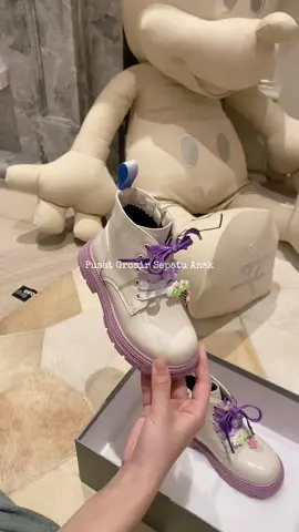 #OOTD #pusatgrosirsepatuanak #fypシ゚viral #koreanstylefashion #sepatuanakperempuan #sepatubootanak 