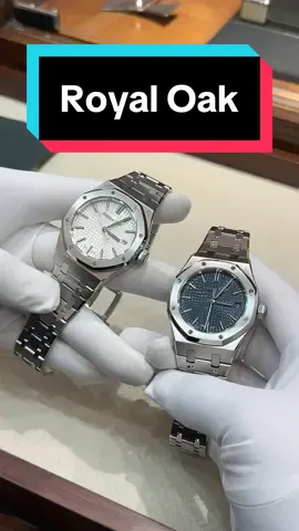 #audemarspiguetroyaloak  #RoyalOak 37mm là dòng chiếc đồng hồ thể thao sang trọng với thiết kế cổ điển và tinh tế. Chiếc đồng hồ này được chế tác từ thép không gỉ, với mặt số màu đen và dây đeo thép không gỉ. Chiếc đồng hồ này cũng được trang bị bộ máy tự động, có khả năng hiển thị giờ, phút, giây và ngày. Với lịch sử hình thành và phát triển hơn 50 năm, vào năm 2022, #audemarspiguet đã giới  các phiên bản đặc biệt của dòng Royal Oak với bộ máy được trang bị roôtr 50th cực kỳ hiếm ở thời điểm hiện tại và có thể trong tương lai, đây sẽ là những khoản đầu tư vô cùng đáng cân nhắc. #collectorluxury
