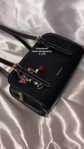finally got this trending shoulder bag fr mossdoom! 🫶🏻🍓  #mossdoom  #shoulderbag #mossdoombag  #reneebag 