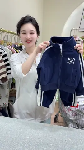 Bộ nỉ thể thao cực chất cực đẹp 😍 #quanaotreem #quanaoquangchau #phôidoxinh #fyp #kids #xunghuong #viraltiktok 