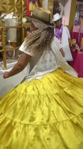 Joana Gunça na Cabaça de @🧜🏻‍♀️Rayanne D'Yemanjá🌊🐚🌼  #joanagunça #joanagunca #florbeladomar #familiadelegua #familiadeleguaboji #leguabojibuar #teresalegua #tambordemina #terecomiendo #salvefamiliadelegua #leguabojibuadatrindade #tereco #tambordeminadomaranhao #encanteria #axe #nacaoangola🇦🇴 