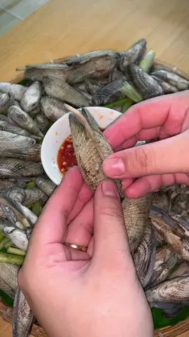 Mỏ vịt luộc sả mời mọi người nhen😍❤️#fyp #food #xuhuong #viraltiktok #homnayangi #leontiktok  #ancungtiktok #nhatkimanh#lauracoffee #movitluocsa #matbuthichnauan 