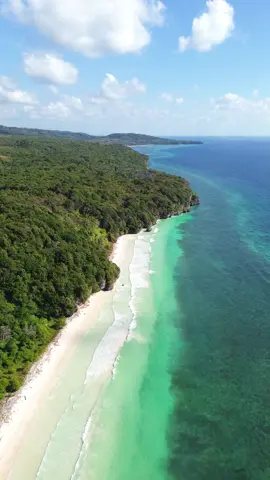 Daripada ke bira banyak pungli nya Mending ksini aja dehh ..free tanpa uang masuk.. Tpi klu utk nge camp ada biaya stand lahan nya 24k per tenda murah banget.. #pantai #mandalaria #mandalariabeach  #bulukumba #pasirputih #wisatabulukumba #drone #djimini3 #aesthetic #cinematik #cinematic #vibe #vibes