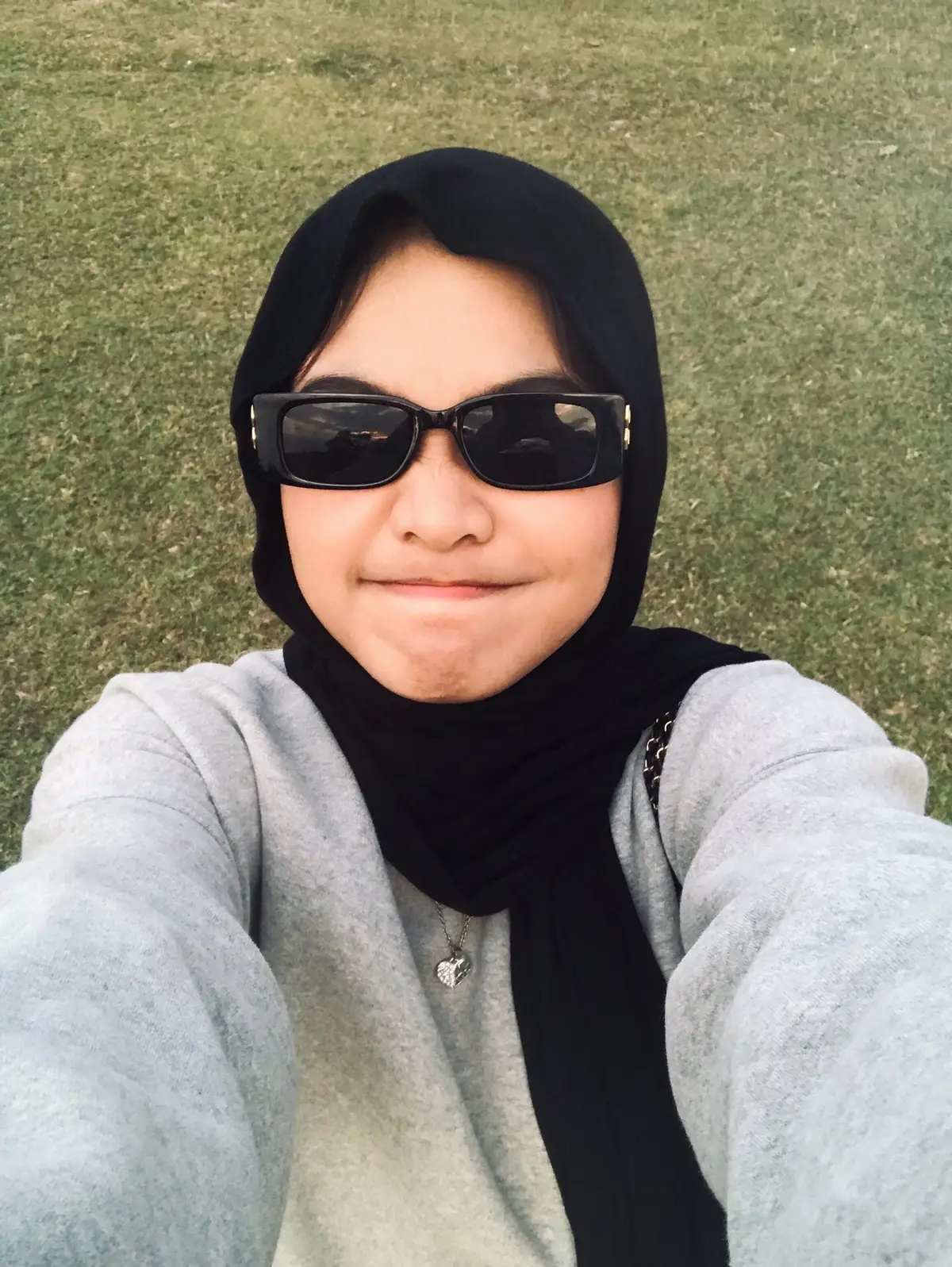 senyumnya pas selfie doang hahahah