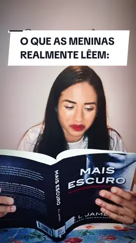 O que as pessoas pensam que as meninas lêem x o que as meninas realmente lêem! Quem se identificou? IB: @MoriMura🍕  #foryou #humor #pove 