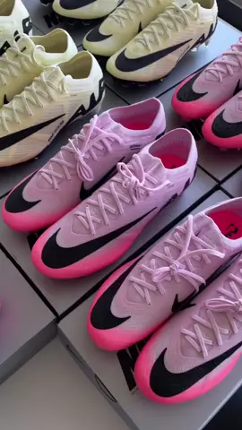 Nike AIR Zoom Mercurial Vapor 15 Elite  Bege ou rosa❓ Escolha qualquer cor enquanto todos os tamanhos estão disponíveis 😏 Compre sua chuteira e ganhe o kit completo para seus jogos e treinos..🎁 Bolsa✅ Porta Chuteira✅ Canelito✅ Caneleira✅ Meia Antiderrapante✅ + Frete Grátis  Promoção 50% de desconto +  5 BRNDES🎁 🛍️Compre a sua com o Líder do mercado! 🏅Compre Pelo WhatsApp  🔥Quer comprar a sua? 🔐Compra 100% Segura!  💳Parcelamos em até 12 x no cartão 🔥5% de Desc a vista (Boleto Ou Pix) 🔗 Link do Site na BIO  #chuteiras #futeboldobrasil #futebolarte #chuteirasnike  #nike #nikeshoes #mercurial  #tiempolegend #phantom  #adidas #adidaspredator #futsal  #chuteirasadidas #adidasshoes #futebolfeminino #mercurialsuperfly8  #mercurialvapor14 #pumaneymar #neymarjr  #adidasfootball #adidaspredatorfreak #adidascopa  #puma #pumafuture #lunargato #shoessoccer  #rells #rellsinstagram #lojachuteira #mizuno 