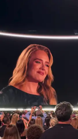 #adele #rnb #loveyou #feelings #adelefans #sweet #voice #missyou #wedding    #Repost @jetsetlarevista #Adele emocionó a más de 80K espectadores en #Munich, llorando de emoción mientras cantaba “Someone Like You” 🥹😍 y era coreada por sus fans.  La artista británica ofrecerá 10 conciertos en la ciudad alemana, todos con entradas agotadas. 🙌🏻👏🏻