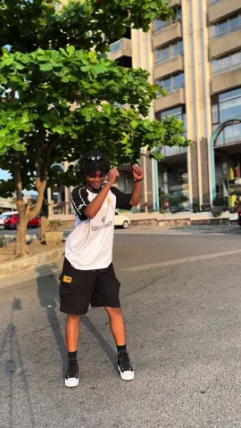 Dc:@L’assurance totale 🥱😇🚶‍♂️ et moi❤️✨>>#karen🇬🇦🇨🇬🇨🇩 #dance #tiktok 
