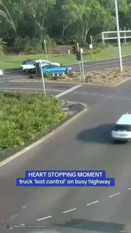 It's a miracle no other vehicles were damaged as a truck allegedly lost control at a junction. According to local police, the driver and passenger in the vehicle suffered ‘non-life-threatening injuries’ and were treated at a local hospital. 🎥FB/NorthernTerritoryPolice #car #highway #road #australia #darwin #northernterritory #motorway #4x4 #crash