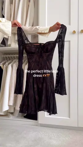 she’s so romantic and dreamy 🥹✨ #falloutfits #autumnoutfits #dress #fashion #outfit #inspo #houseofcb #fyp 