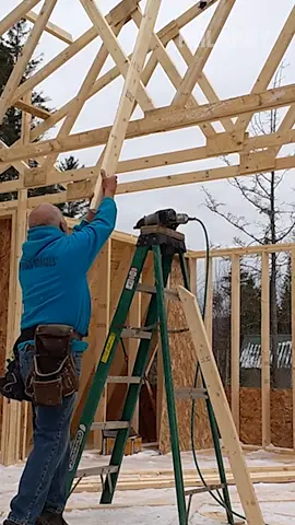 lone contractors are terrible with truss falls 🤣 #truss #construction #fail #shorts