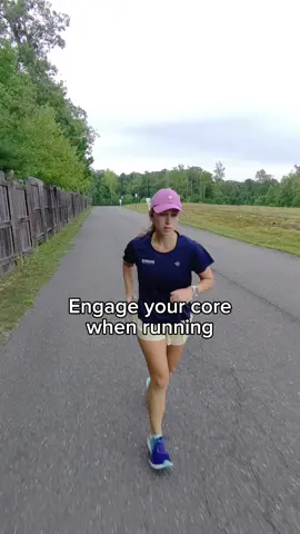 Focus in controlling the counter rotation for more core engagement as you run #runningtips #runtok #runningformtips #marinecorpsmarathon #marathontraining #halfmarathontraining 