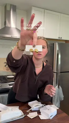 not sponsored i just love it! 🥹🫶🏼 thank you @falling for dainty !! Use code CAROLINE20 for $$ off  #postgrad #postgradlife #dayinthelife #medschoolwife #realisticvlog #unboxing #unboxingpr 