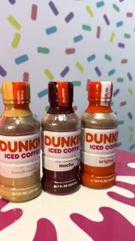 ¡Hey coffee lovers! ☕️❄️ ¿Ya probaste nuestro Dunkin Iced Coffee? Tenemos 3 sabores irresistibles para refrescar tu día: ✨ French Vanilla, para los que aman lo dulce. 🍫 Mocha, el mix perfecto de café y chocolate. ☕️ Original, clásico y siempre delicioso. ¿Con cuál te quedas? Ven a Munch Lab y elige tu favorito. 😎 #DunkinIcedCoffee #MunchLab #CoffeeLovers #RefrescaTuDía