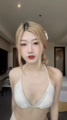 Your girlfriend 🦢