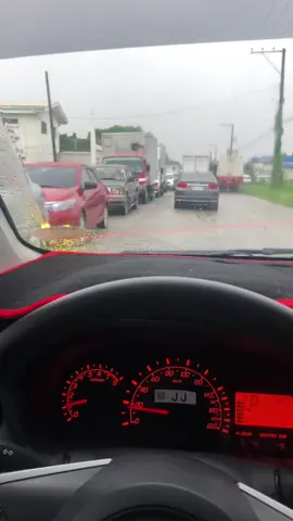 chill lang kayo sa traffic 🤣😂 #fypシ #fyp #trendingvideo #toyotawigo #fmradio 