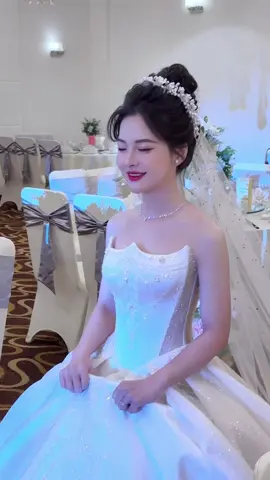 Dâu xinh iêu tiệc tối .. ngất lên ngất xuống vì vẻ đẹp nàyyyy 👰🏻‍♀️👰🏻‍♀️👰🏻‍♀️ #chi #makeup #chimakeup 