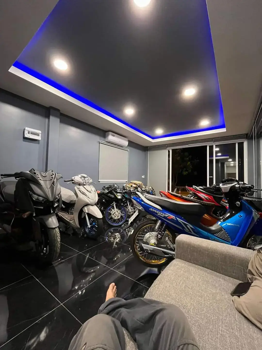 อยากมีให้ลงมือทำ  เดี๋ยวสักวันมันต้องมี🏠✌🏻🎯 #โรงจอดในฝันของใครหลายๆคน  #ฟีดดดシ  #125บังลม  #เวฟมั้ยจ๊ะ💙  #wave125s  #สตอรี่รถปั้น  #รถกระแส  #ของเล่น  #ตระกูลเวฟ 