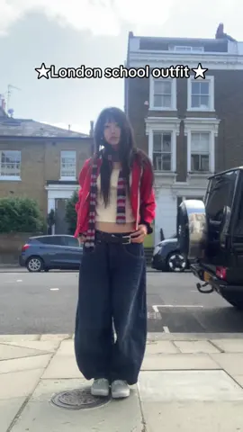 人と会ってないし友達もいなくて 鬱気味なロンドンスクールアウトフィット #london #schooloutfit #studyingabroad #y2kaesthetic #urbanoutfitters #y2k #00s #vintage #2000s 
