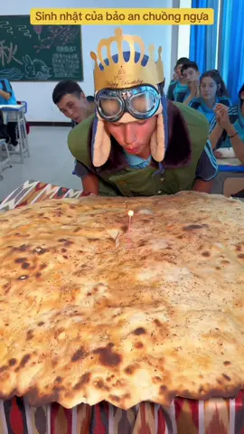 Sinh nhật của bảo an chuồng ngựa! 😂😂😂  Nguồn id douyin: hamulaoshi #tancuong#tancuongtrungquoc#xinjiang#funny#funnyvideos#funnyvideo#vuive#vuivekhongquao#videohai#videohaihuoc#hocsinh #sinhvien 