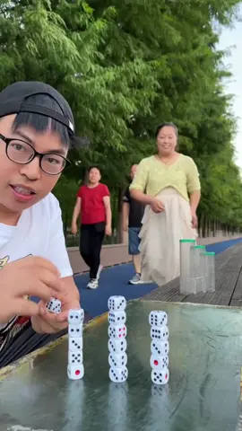 Masters among the people can still play dice like this. Original video creator. One minute on stage #trendingvideo #xuhuong #shorts 