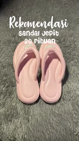 Sandal jepit empuk dan ringan, cocok untuk dijadiin sendal sehari hari ✨ #sendaljepit #sendalkoreanstayle #sendalmurahkualitasbagus #sandal #sandaljelly #sandaldaily #fypih 