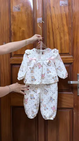 8/15kg Bộ quần  áo đũi ngủ cho bé yêu #xuhuong #xuhuongtiktok #dochobegai #thoitrangtreem #mevabe #nuoicon #boquanaochobe #boquanaodaitaychobe #bonguchobe 