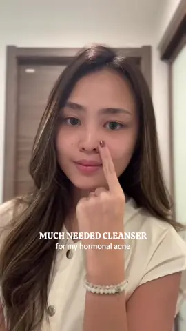 akhirnya explore acne cleanser juga untuk kalo lagi ada hormonal acne, and so far ini di muka ku cocokkk! 