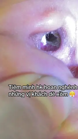 Nghe thợ ns mà phát bực :Khách đến vs mình là điều vô cùng quý giá ,nhưng khách đến mà có cái kiểu dê thợ mình thì minh xin miễn tiếp ,nhiều người ngộ gê ,cứ nghĩ thợ nữ lm nam là hk đàng hoàng rồi cứ cái kiểu đó😤 (hèn j hk ai dám theo nghề ...) Tiệm mình làm phong cách lịch sự văn minh nên là chỉ mong thu hút khách lịch sự văn minh mà thôi ❤️ #cattocnam #men1998 #layraytai 