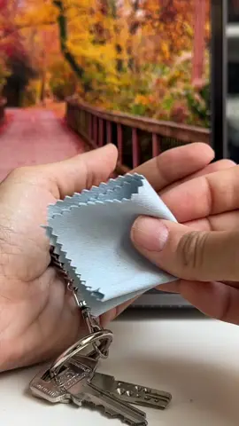 Pov: you found the perfect gift for her 🥹 #keychaincamera #miniretrocamera #digitalcamera #minicamera #autumnvibes #Summer #tiktokmademebuyit #itcame #vintagecamera #keychain #photography #photographer This mini camera keychain has different effects, it gives a very vintage and nostalgic 2000 retro style. Ideal for lovers of retro and photography.