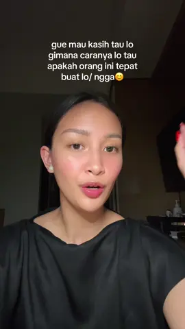 pernah liat orang luar di fyp bahas ini, dan menurut gue ini bener banget lagi. (pls lmk kalau ketemu videonya yaa!😊) apa pertimbangan lo menikah? karena keluarganya terkenal? karena ganteng? karena tajir? these things won’t last long. lo akan hidup dengan personalitynya, dengan cara dia marah, cara dia ngomong, cara dia bercanda.. so make sure, ketika lo mau menikah, lo cocok dengan personalitynya. lo suka dengan cara dia berpikir, lo suka dengan cara dia menyelesaikan masalah. karena kalau ngga, ya susah, percaya deh😊 #selflove #selfdevelopment #tipsmalinye #tipsandtricks #motivasihidup #lifemotivation #motivasi #lifequote #tipslanggeng #tipsmenikah #tipsnikah 