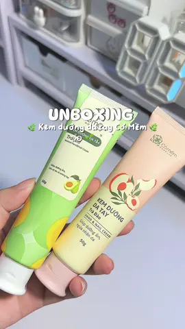Ai muốn có đôi tay mềm mịn như embe nàooooo🤩🤩  #comem #kemtay #kemduongdatay #kemduongtaymuadong #kemduongdatayantoan #unbox #unboxing #xh #xuhuong #fyp #trend #viral #foryou #unboxwithTep 