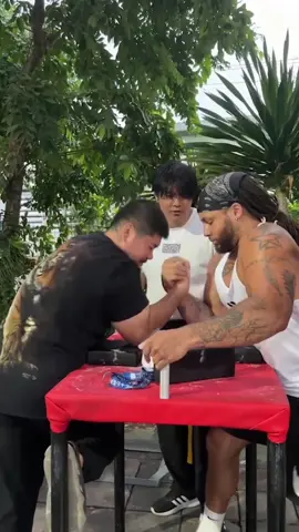 Ufo A 🇹🇭 VS 🇺🇲 Dallas Wade #armwrestling #งัดข้อให้เส้นจม #งัดข้อ #armwrestlingufoa #หลังแขนพระเจ้า #proarm #musclefactory #gym #bangkok #thailand 