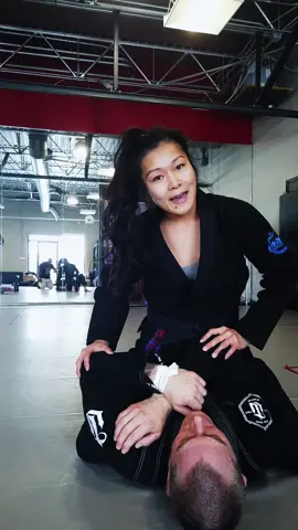 Mounted Triangle @dianatrangbjj #budobrothers #martialarts #bjj #brazilianjiujitsu #jiujitsu #karate #tkd #jkd #womenshealth #mma #mixedmartialarts #sportbjj #kungfu #ninja #empowerment #grappling
