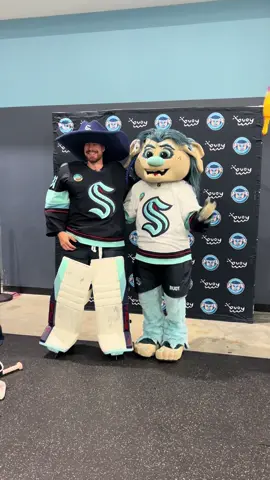 still trying to get them to play hot to go @P.Grubauer31 @Seattle Kraken #mediaday 