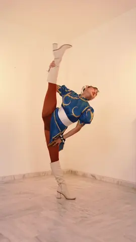 Replying to @Juan Pablo Fernández ¿Debería hacer el cosplay de Kitana?❤️😍