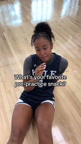 What's your favorite pre-practice snack? #yaleuniversity #yalewomensbasketball #prepractice   