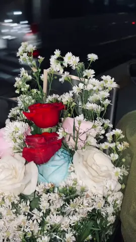 Bruno aku bisa beli sendiri, tapi aku bakal tunggu orang pertama yang ngasih aku bunga. #fyp  #brunomars #wheniwasyourman #brunomarsmusic #flowers #flowershower 