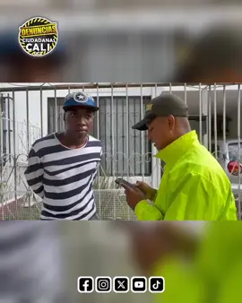 TRES HOMBRES CAPTURADOS POR HOMICIDIO EN EL BARRIO VALLADO DE CALI En un golpe contundente contra la delincuencia, la Policía Nacional en colaboración con la Fiscalía General de la Nación ha capturado a tres individuos vinculados al brutal asesinato de una mujer de 27 años en la Comuna 15 de Cali. El cuerpo de la víctima fue encontrado envuelto en una lona cerca de un canal de aguas residuales en el oriente de la ciudad. Identificados como 'chalá', 'Jhon Edison' y 'Manyoma', estos individuos, conocidos en círculos delictivos, enfrentan cargos por homicidio, homicidio en grado de tentativa, lesiones personales, concierto para delinquir, porte ilegal de armas de fuego y desplazamiento forzado. La captura se llevó a cabo mediante tres diligencias de allanamiento en los barrios Vallado y Alfaguara. Un Juez de Control de Garantías ha ordenado medida de aseguramiento intramural para los implicados, considerando la gravedad del homicidio y la presunta manipulación de evidencia. #DenunciasCiudadanasCaliDCC 