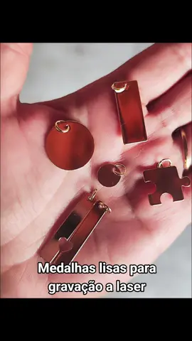 Medalhas lisas para gravação a laser banhadas a ouro e prata  preço exclusivo no atacado . Só chamar (19)998440152 Corre na rede vizinha @lauphie.afeto #laserengraving #laser #semijoiapersonalizada #gravacaoalaser #medalhalisa #medalhagravada #medalhagravacao #medalhadeouro #medalhadeprata #personalizados 