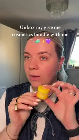 Unbox my @Give Me Cosmetics bundle with me 🧼🫧✨💜  Only £20 on the early black friday deal over on the give me cosmetics website! Bargain just in time for Christmas #givemecosmetics #beauty #BeautyTok #skincare #SelfCare 