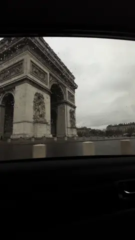 Rainy Paris ☔️ #rainydays #arcdetriomphe #parisfrance 