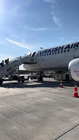#turkish #turkishairlines #airline #airlines #airplane #boarding #boardingtime #istanbul #antalya #fyp #tiktokviral #foryoupag #foryoupageofficial 