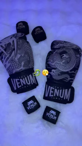 Venum dragon gloves 🐉  #venum #muaythai #boxinggloves #dragon #fyp #foryou 
