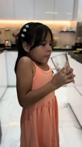 Niña rica de viste de indigente para encontrar una mamita😱parte 6