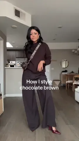 How my petite frame (im 5’2) style chocolate brown for fall 🤎 (link in bio) #brownforfall #stylingbrownforfall #chocolatebrown #stylingoutfits #brownsweateroutfit #sweaterweather 