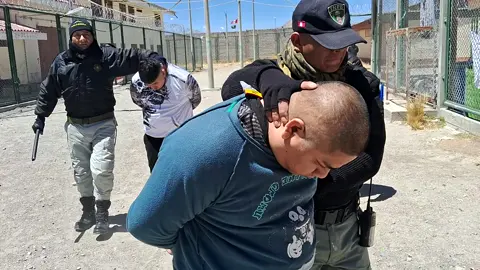 ¡Trasladados al penal de Challapalca! 💪🔒En un operativo a cargo de los agentes #GOES del #INPE y con el apoyo de la @Policía Perú los internos Luis Peralta y Antony Ormeño, presuntos involucrados en el atentado en los exteriores del penal de #Chincha, fueron trasladados al establecimiento penitenciario #Challapalca en #Puno.  ¡Seguiremos aplicando el principio de autoridad en los penales!