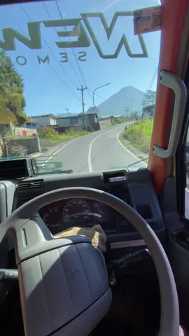 Nyah nyoh kro wong sing mudeng diajak gantian kui raono rugine #fyp #4yupage #dieng #dieng_wonosobo #truckstory #romansasopirtruck #wonosobo24jam #mentahan #cantermaniaindonesia 